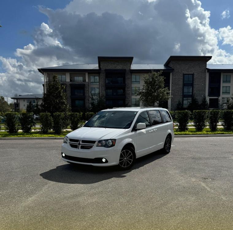 Dodge Grand Caravan 2018 Branco disponível para aluguel em Orlando na Smart Rental Car