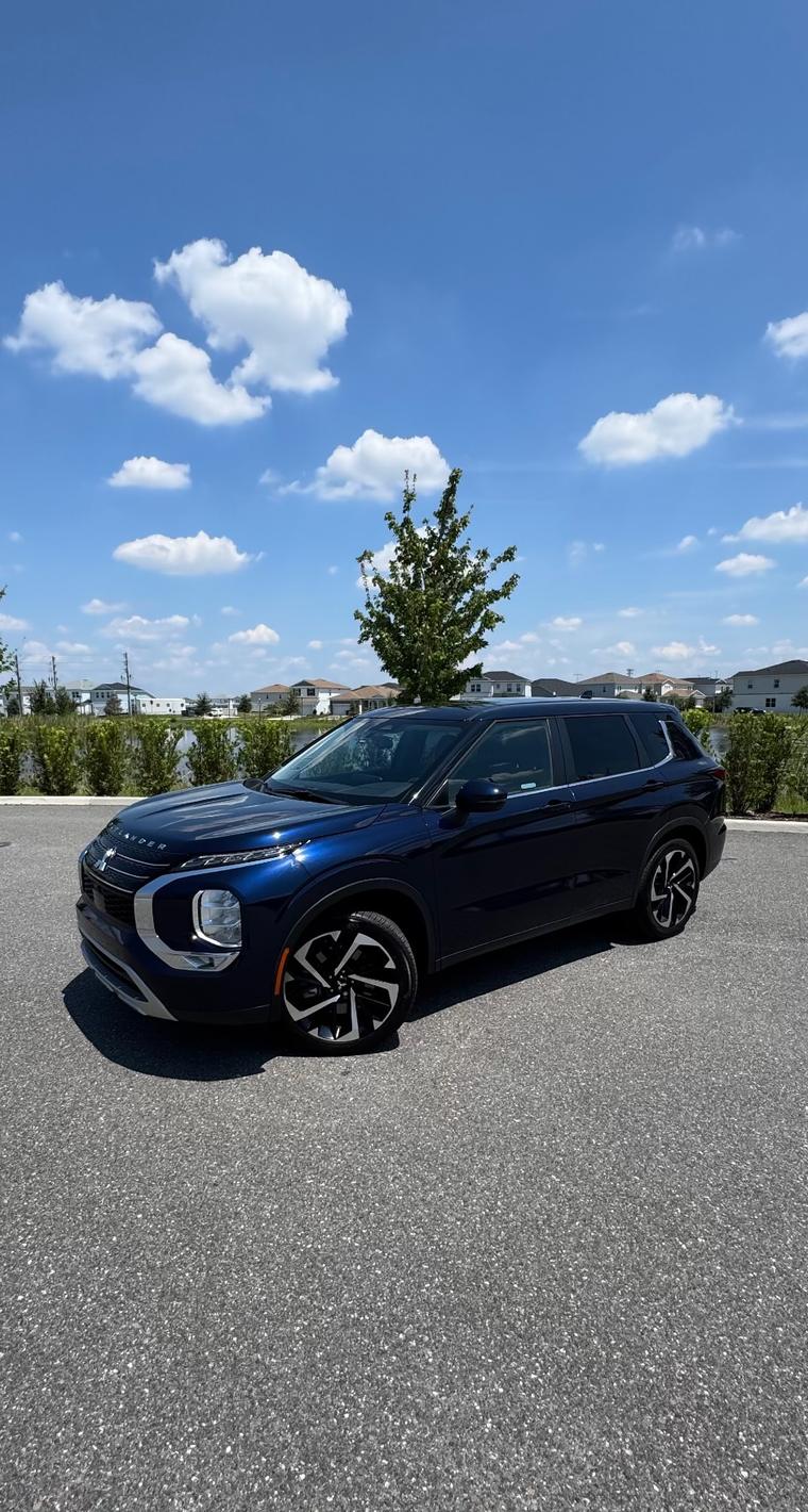 Mitsubishi Outlander 2023 Azul disponível para aluguel em Orlando na Smart Rental Car