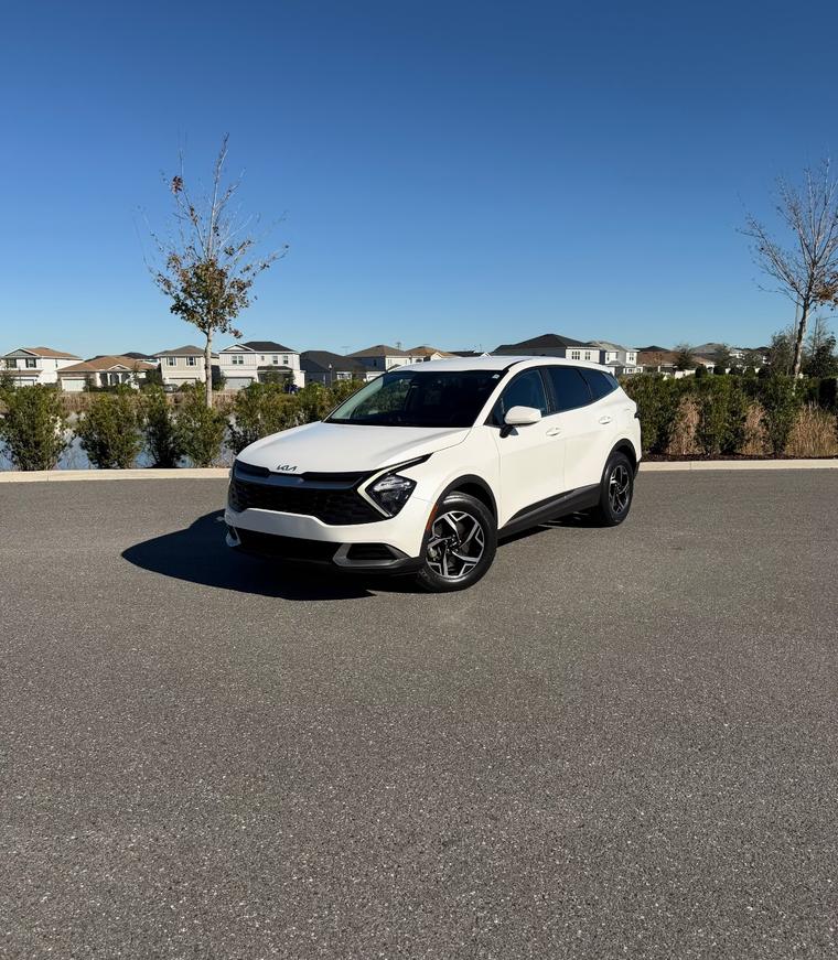 Kia Sportage 2023 Branco disponível para aluguel em Orlando na Smart Rental Car