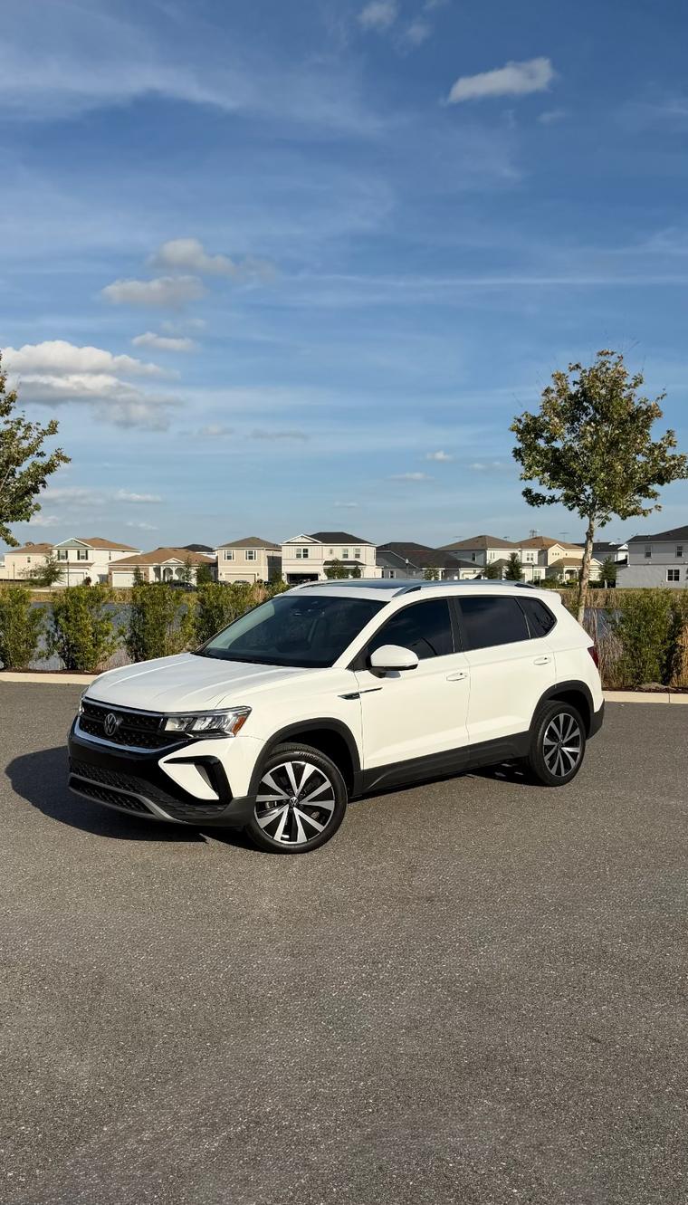 Volkswagen Taos 2023 Branco disponível para aluguel em Orlando na Smart Rental Car